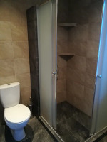 wnętrze domku - łazienka